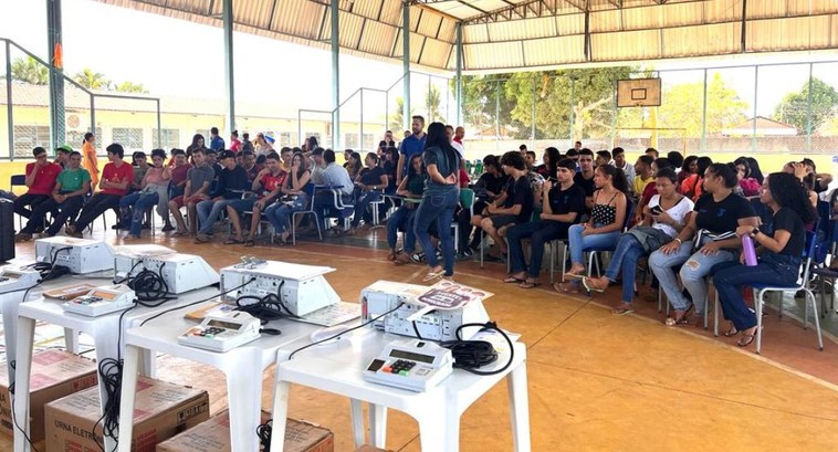 “Agentes da Democracia” do TRE-TO dialogou sobre conscientização política com mais de 12 mil jov...