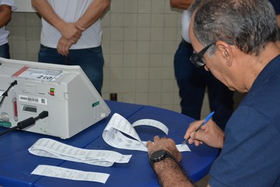 2º turno em Palmas: Teste de Autenticidade é realizado na seção 210 da Escola Padre Josimo