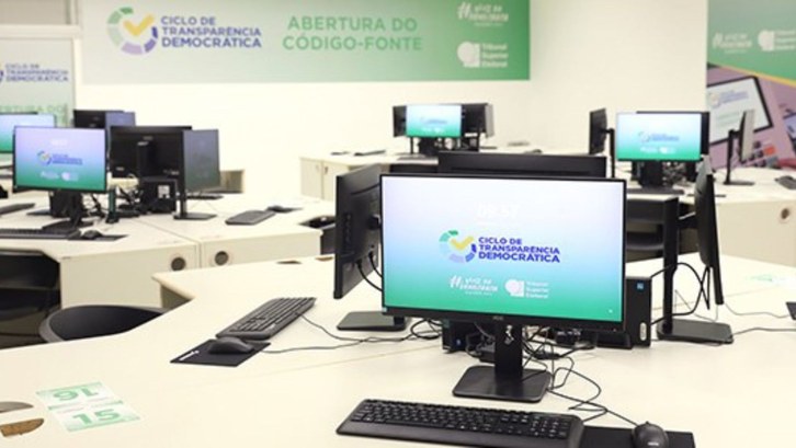 Essa é uma das etapas de auditoria do sistema eletrônico de votação que conferem ainda mais tran...