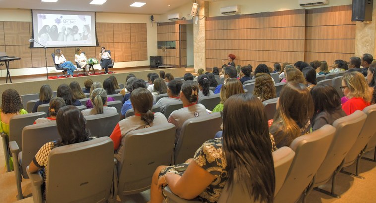 Roda de Conversa "Os múltiplos papéis da mulher na contemporaneidade"