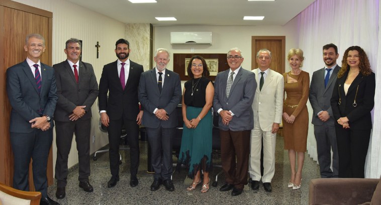 Juíza toma posse no TRE-TO e ressalta trabalho da Justiça Eleitoral para consolidação da democra...