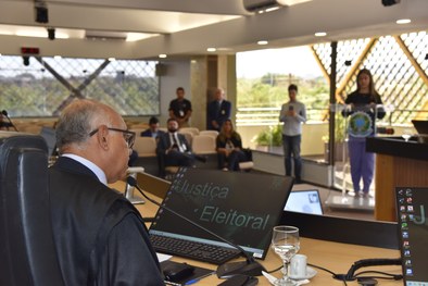 Cerimônia aconteceu após a sessão do Pleno