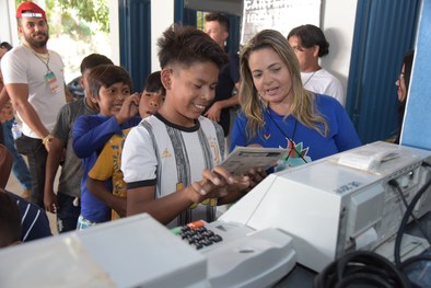 Simulação de voto utilizando a urna eletrônica